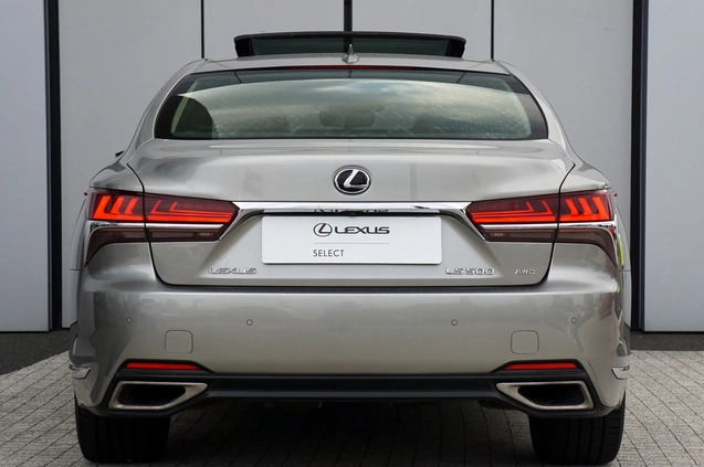 Lexus LS cena 339900 przebieg: 89000, rok produkcji 2018 z Bobolice małe 79